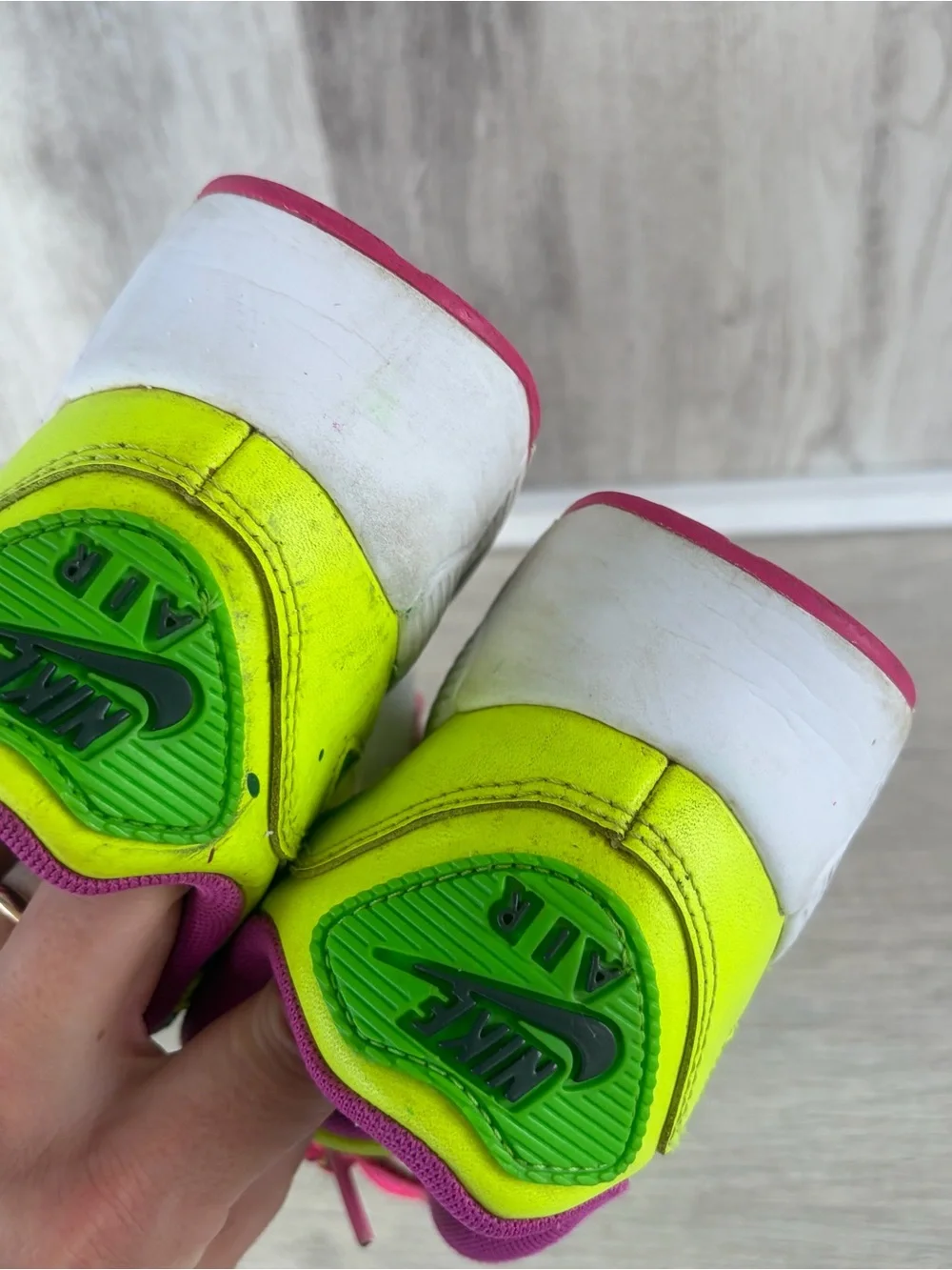 Nike Air Max 90 GS sneakers Girls Youth 2Y Kids Volt Fire Pink Leather